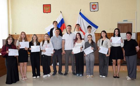 19 черноморских школьников получили свидетельство,  подтверждающее квалификацию «Вожатый»