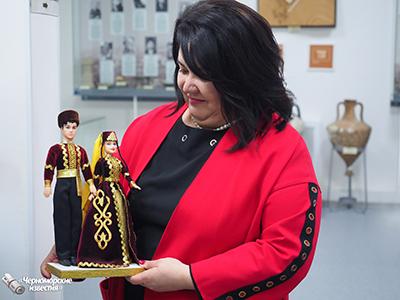 В музее открылась выставка  фарфоровых кукол «Женщины эпохи»